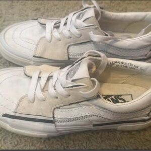 Vans White Canvas Sneakers Classic Style. women 7.5 men 6